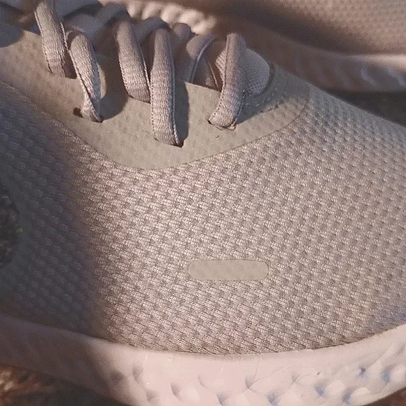 Nike Revolution 5 Premium Wolf Grey- size 11.5 men - Picture 5 of 10